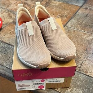 NIB Ryka Echo Knit slip on shoes in Warm Taupe, 7M